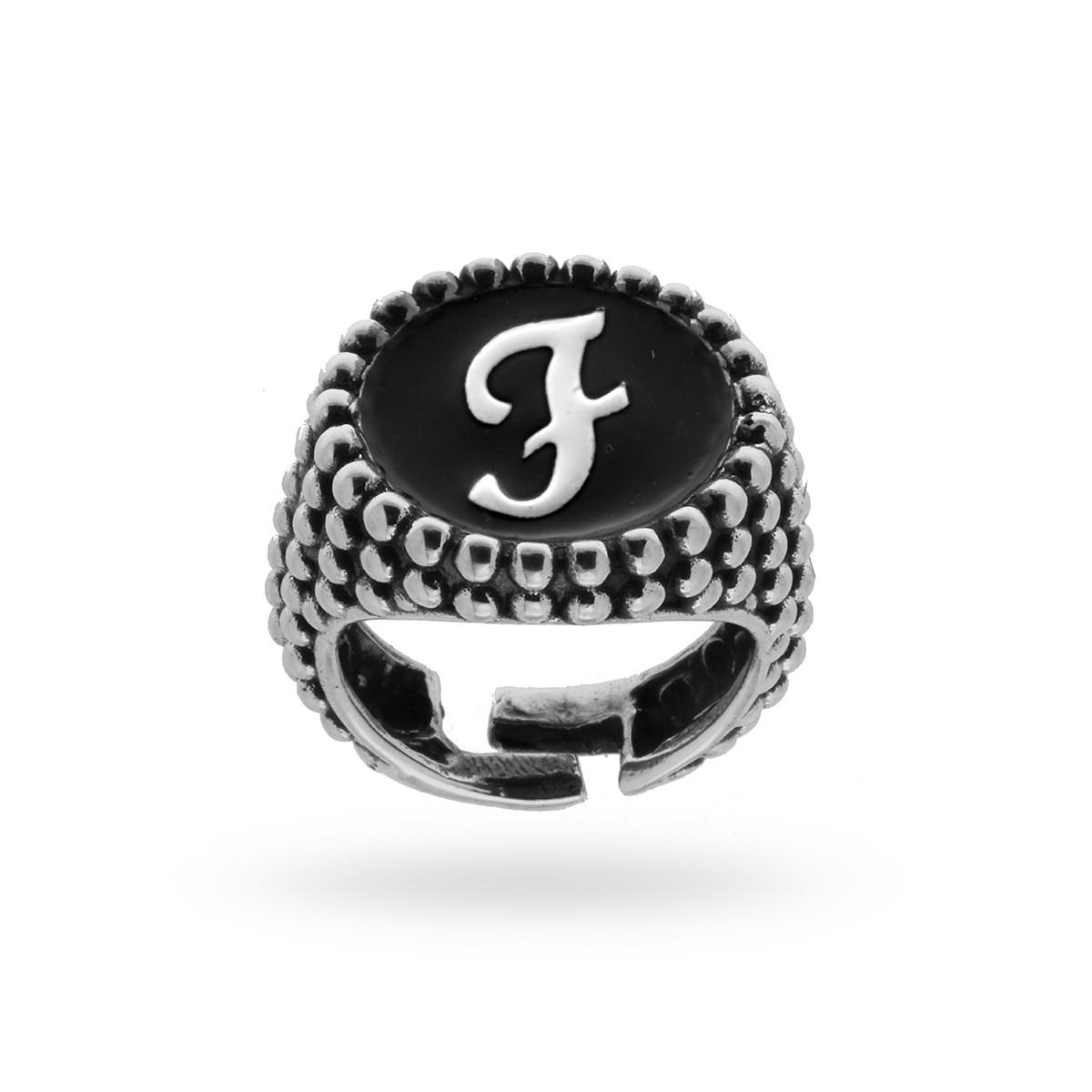 Anello Chevalier Rotondo Pallinato con Lettera Iniziale Smaltata colore Bianco in Argento 925 Brunito