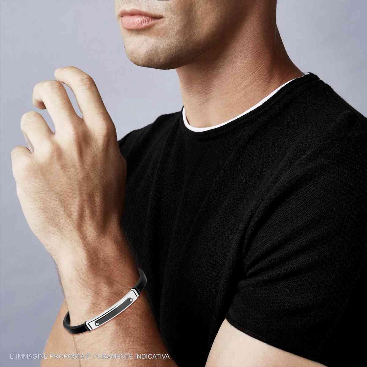 Bracciale in PVC Caucciu Nero con Accessorio Targa con dettagli Laccati Neri in ACCIAIO