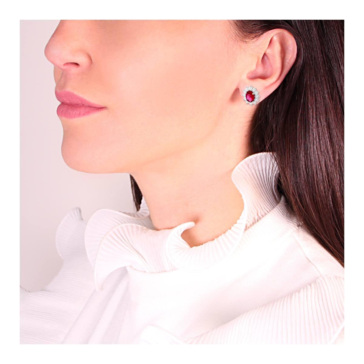 Orecchini Ovale Zircone Rosso Rubino contornato da Zirconi Bianchi in ARGENTO 925 Galvanica Rodio