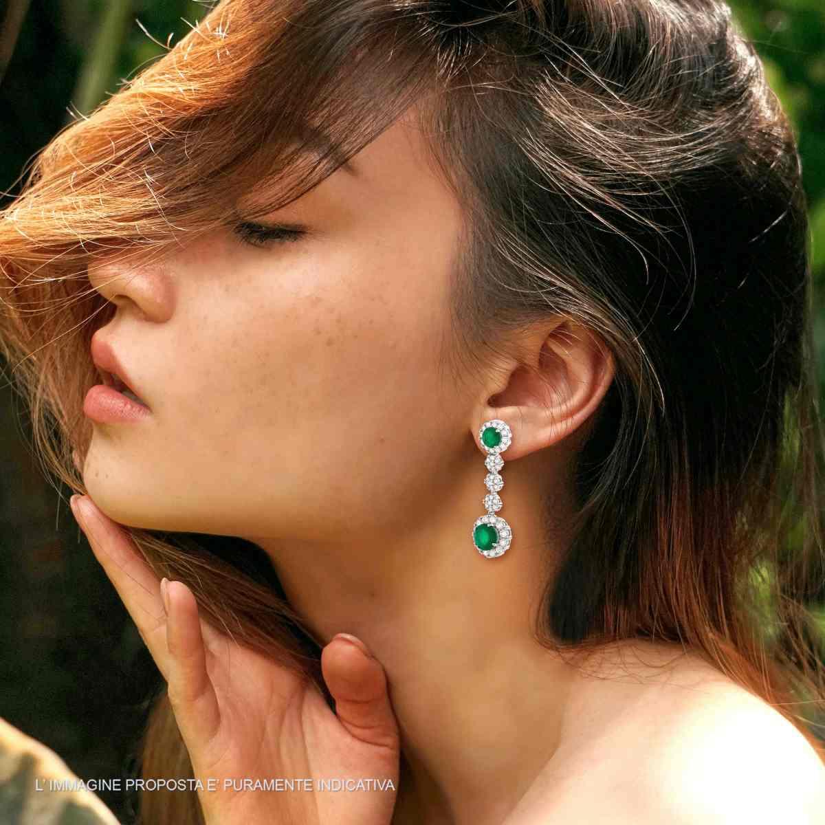 Orecchini con Tondi pendenti con Pietre Naturali Verde Smeraldo contornate da Cubic Zirconia Bianchi in ARGENTO 925 Galvanica Rodio