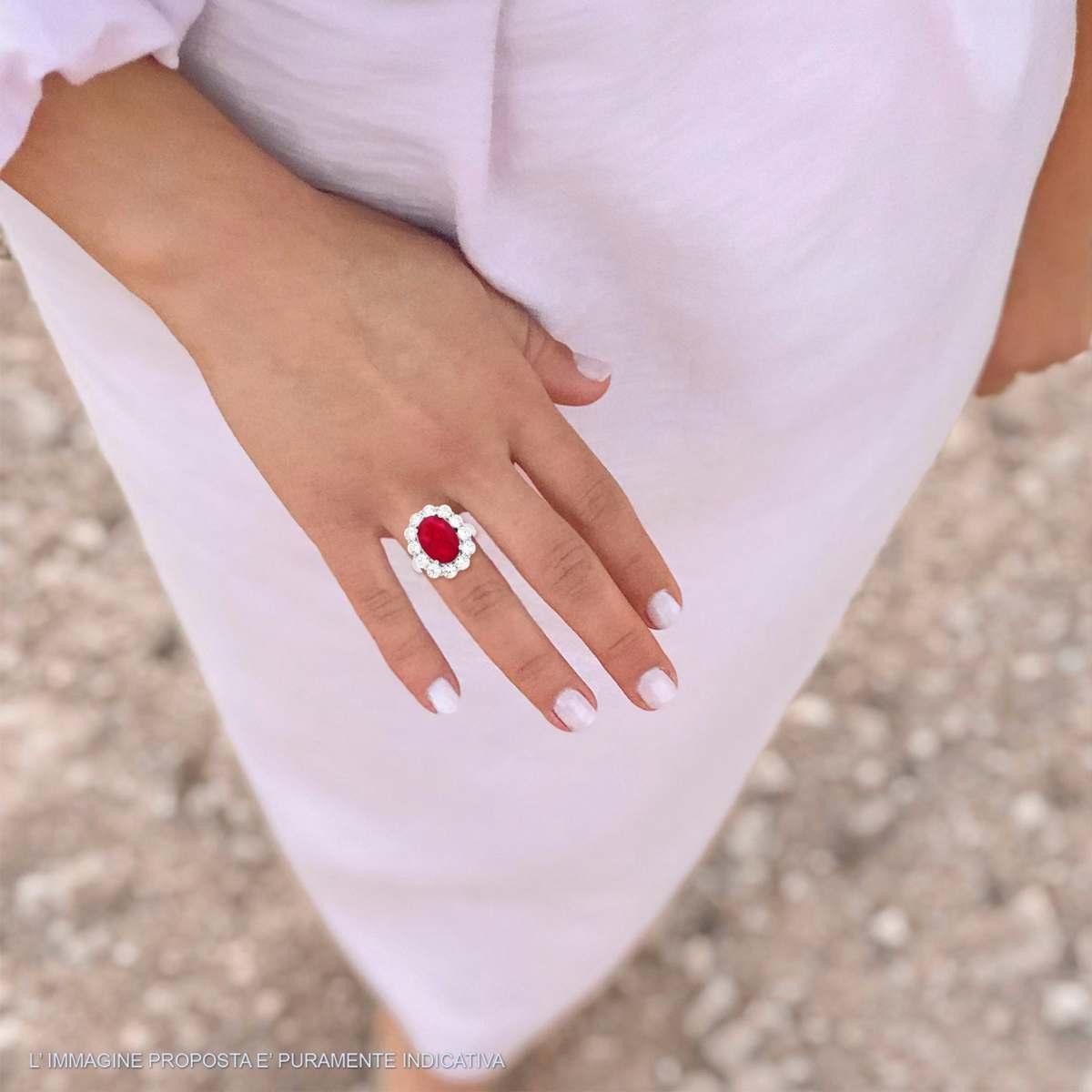 Anello Ovale Rosso Rubino contornato da Cubic Zirconia Bianchi in ARGENTO 925 Galvanica Rodio