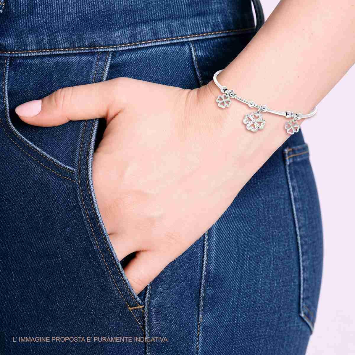 Bracciale filo Rigido con Quadrifogli pendenti e Crystal Bianchi in ACCIAIO