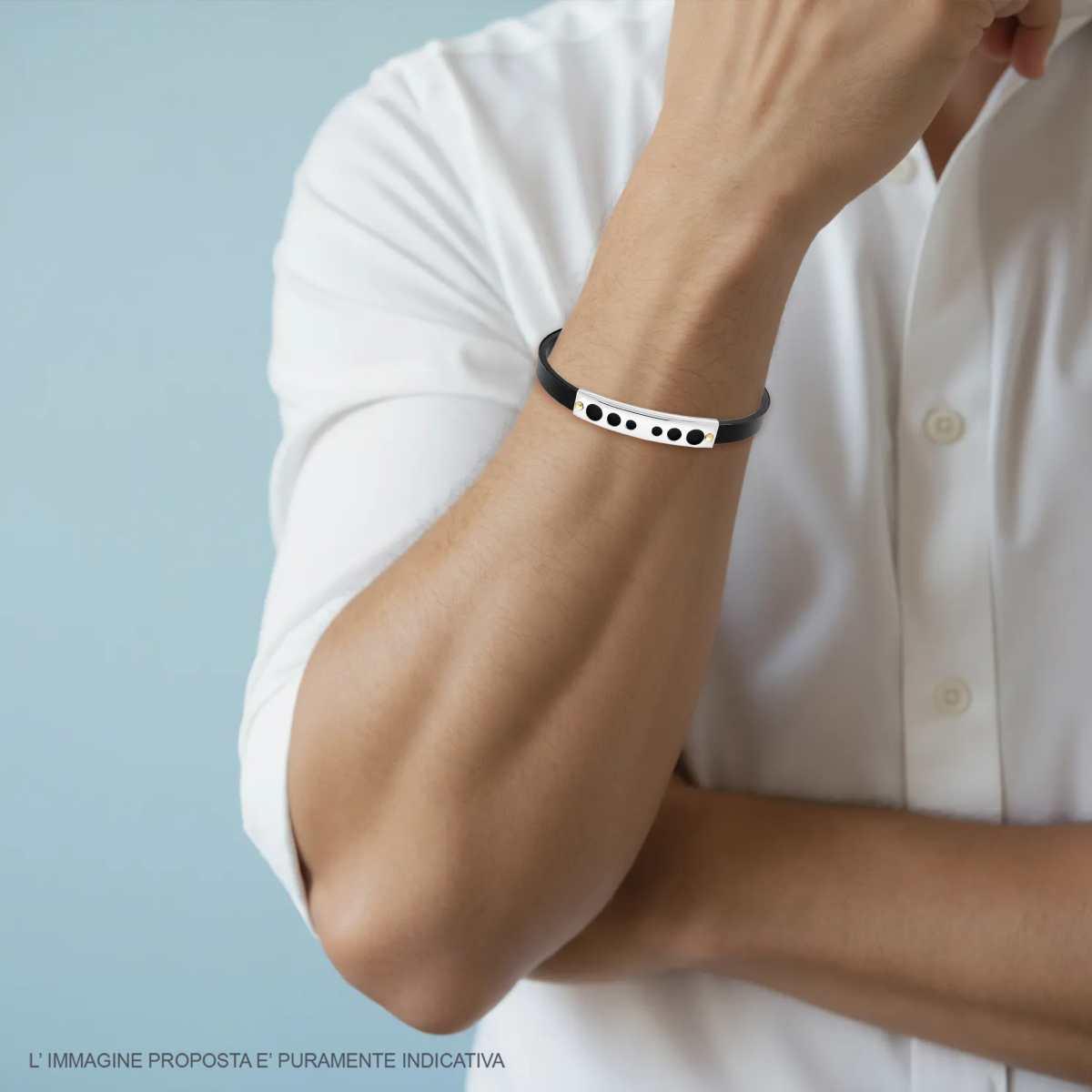 Bracciale Uomo in Caucciu Nero con Targa Decoro Geometrico e Punti colore Oro in ACCIAIO